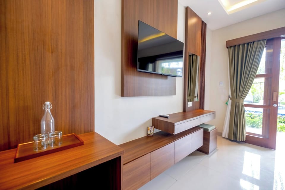 Deluxe Room, 1 Double Bed | Desk, bed sheets