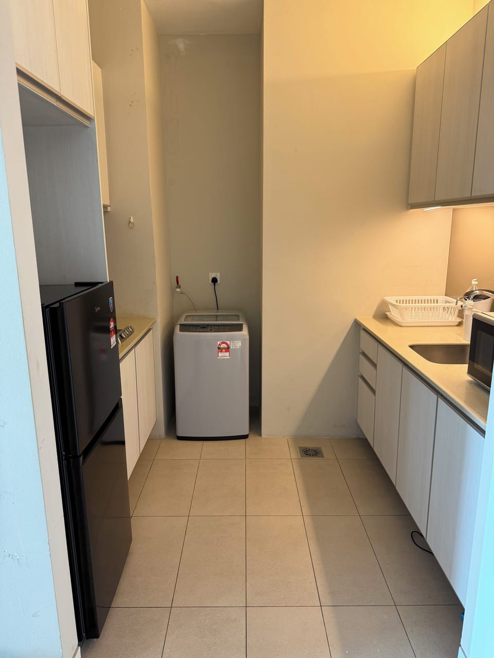 Comfort Apartment, City View | Private kitchen | Fridge, microwave, stovetop, cookware/dishes/utensils