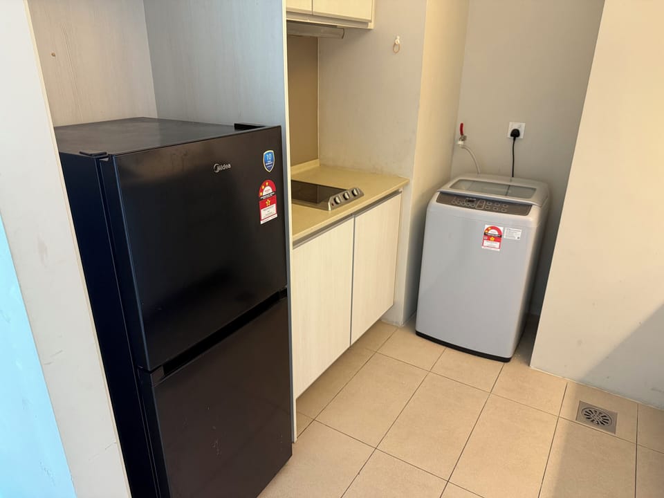 Comfort Apartment, City View | Private kitchen | Fridge, microwave, stovetop, cookware/dishes/utensils