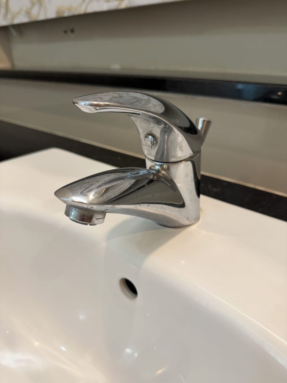 Comfort Apartment, City View | Bathroom | Shower, hair dryer, slippers, bidet
