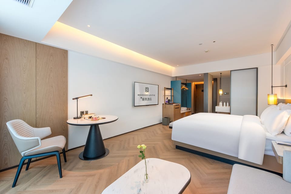 Executive Double Room, City View | Desk, laptop workspace, blackout drapes, soundproofing