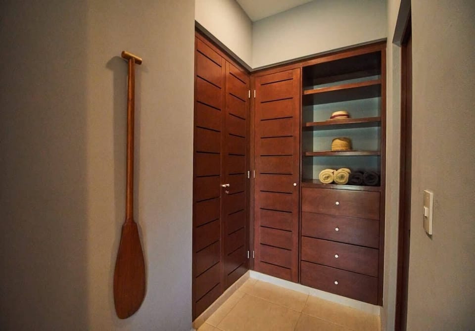 Guest Bedroom with 2 Single Beds, Working Desk with Reclinable Chair and Private Balcony