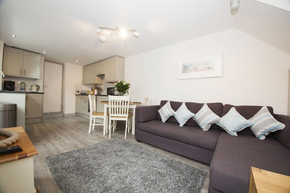 Cottage | Living area | TV