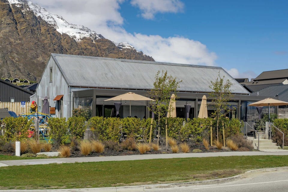 Local Café Scene, The Farmhouse – Relaxed atmosphere just moments from your stay.