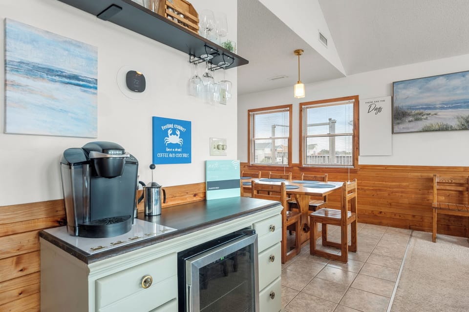KDS3603: Ruff Waves Retreat | Top Level Living Area