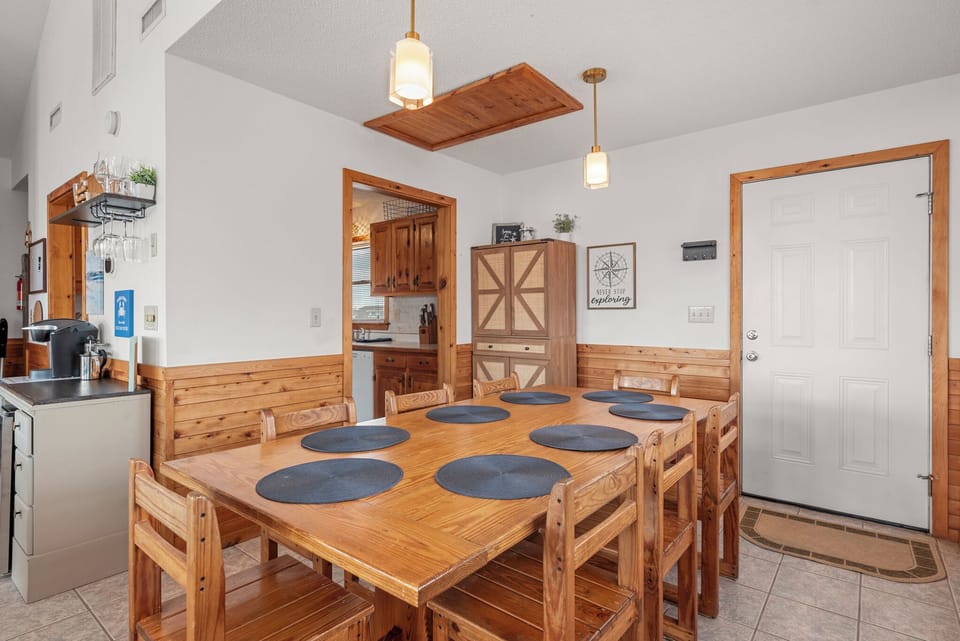 KDS3603: Ruff Waves Retreat | Top Level Dining Area