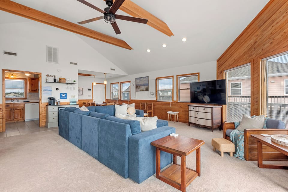 KDS3603: Ruff Waves Retreat | Top Level Living Area