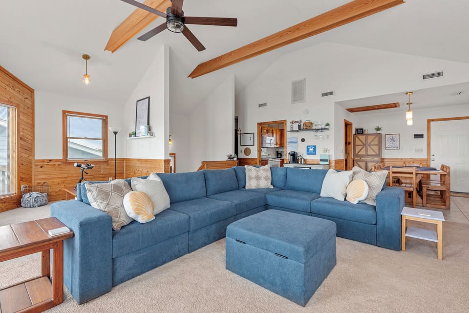 KDS3603: Ruff Waves Retreat | Top Level Living Area