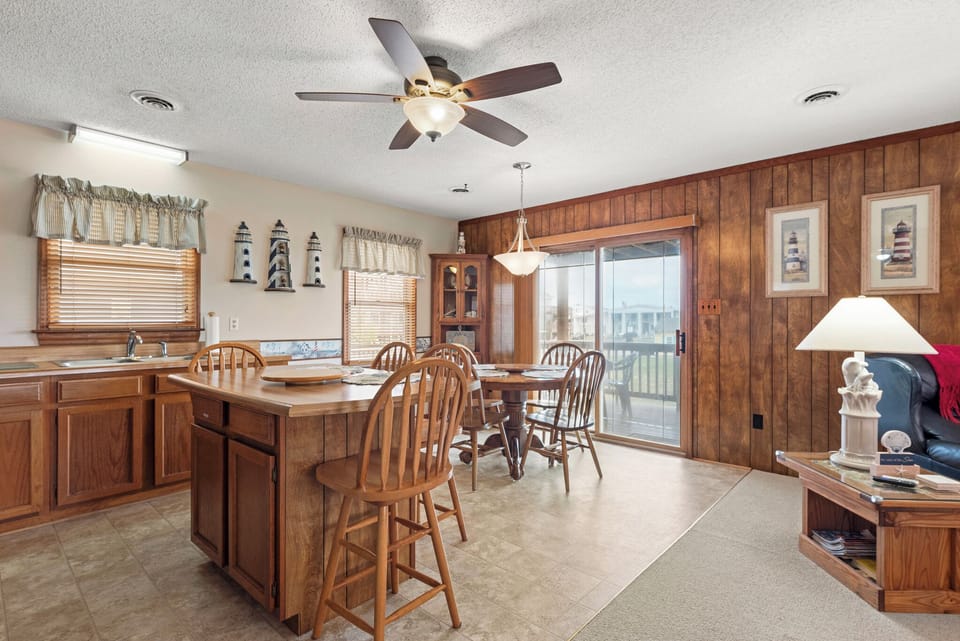 KDS4305: Coastal Dream | Dining Area and Kitchen