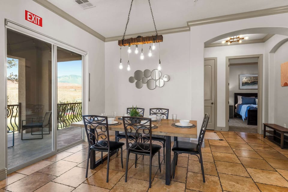 Dining table with eating for 5 