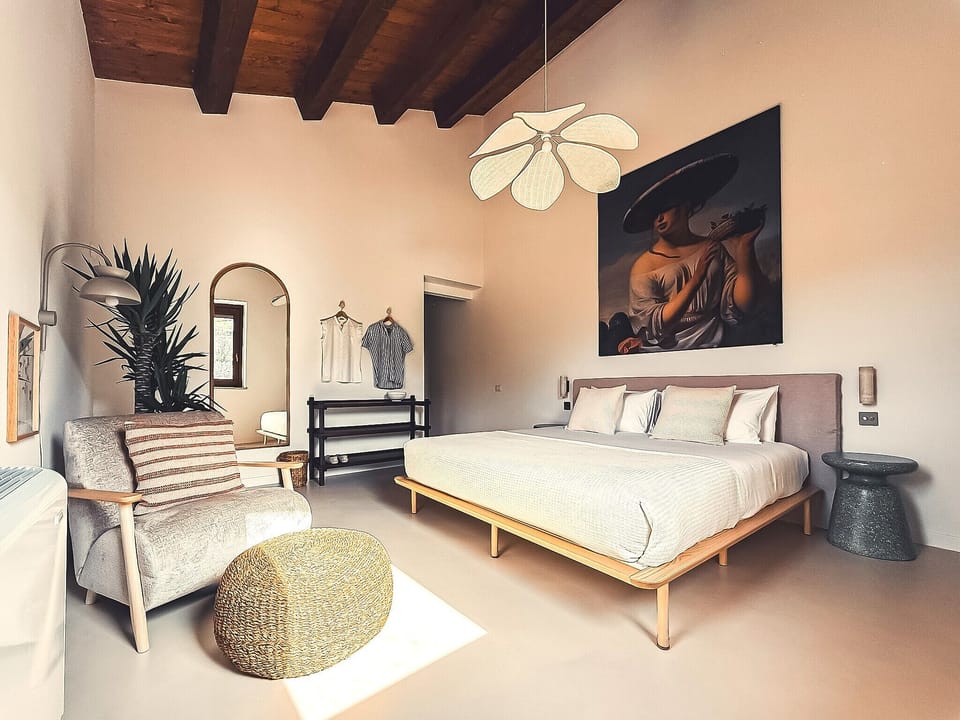 Deluxe Double Room, 1 King Bed, Air conditioning | Egyptian cotton sheets, premium bedding, down comforters