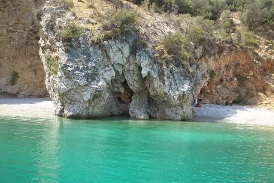 Xiropigado Beach – 10 km from the Property – Crystal-clear waters and unspoiled coastline.