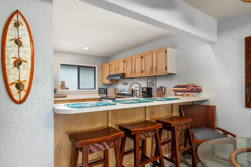 Condo, 2 Bedrooms | Private kitchen | Fridge, oven, coffee/tea maker, toaster