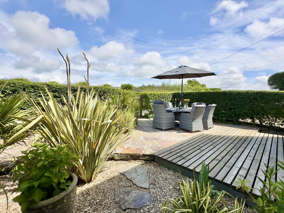 Decked rear patio area Wharf Cottage Holiday Cottage, Padstow, North Cornwall
