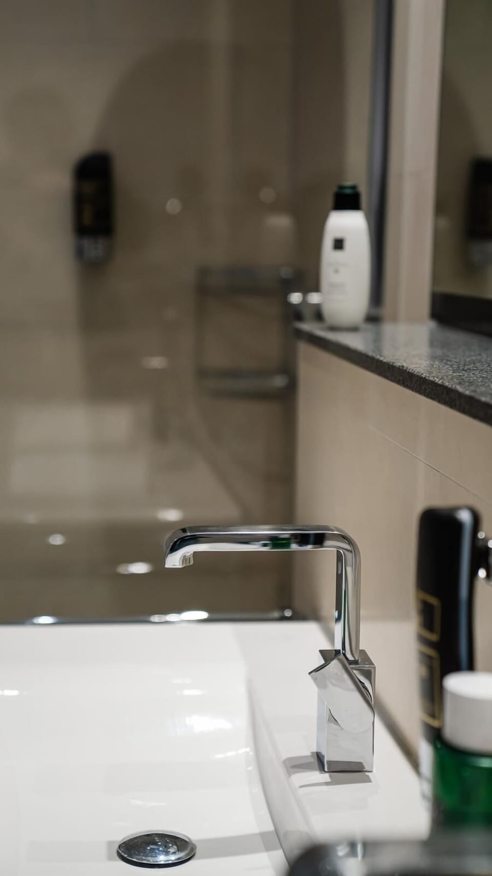 Deluxe Room, Balcony, Courtyard View | Bathroom | Hair dryer, bathrobes, slippers, towels