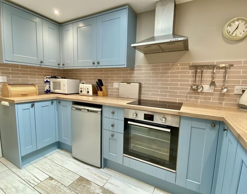 Kitchen of Stowaway Holiday Cottage, Padstow, North Cornwall