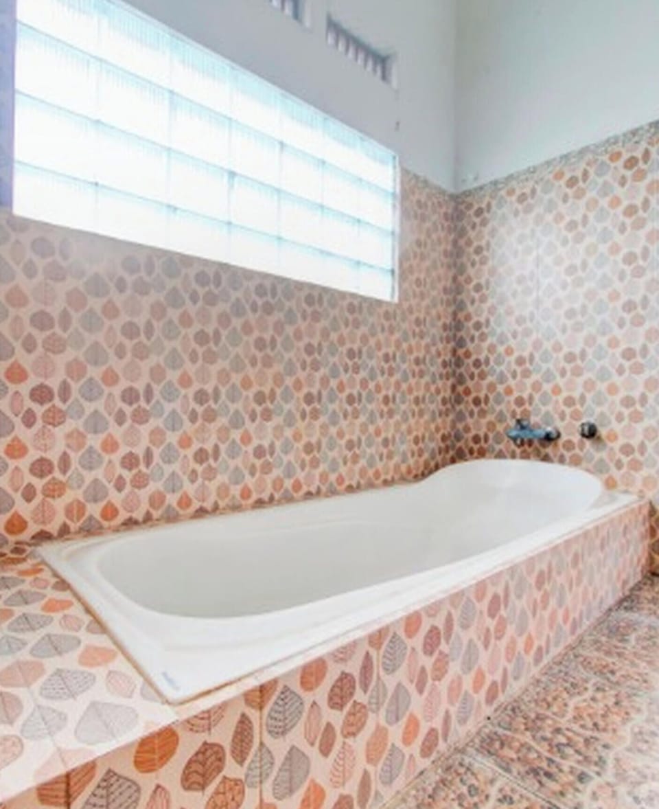 Shower, towels, soap, shampoo