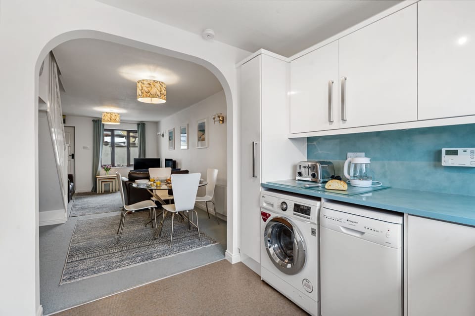 Kitchen in Setters Rest Holiday Cottage, Padstow, North Cornwall