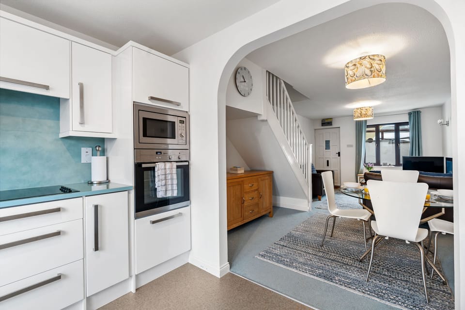 Kitchen in Setters Rest Holiday Cottage, Padstow, North Cornwall