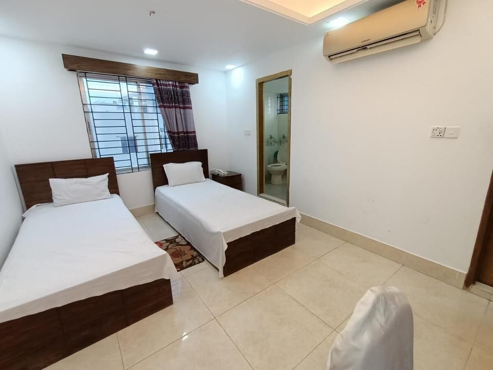 Deluxe Double or Twin Room, Balcony, City View | Living area