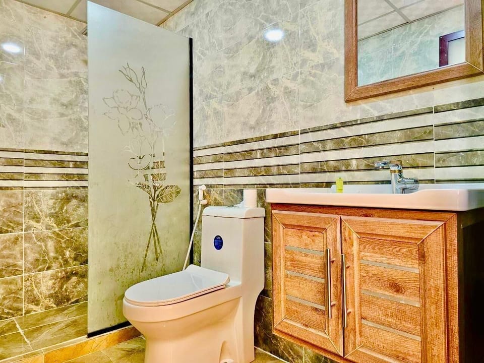 Room, 1 Bedroom, Accessible, Smoking | Bathroom