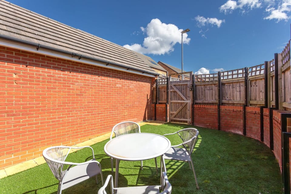 Fully fenced private garden at the back of the coach house
