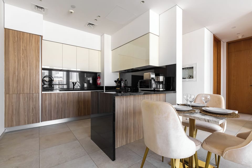Comfort Apartment, Non Smoking, City View | Private kitchen | Full-size fridge, microwave, oven, stovetop