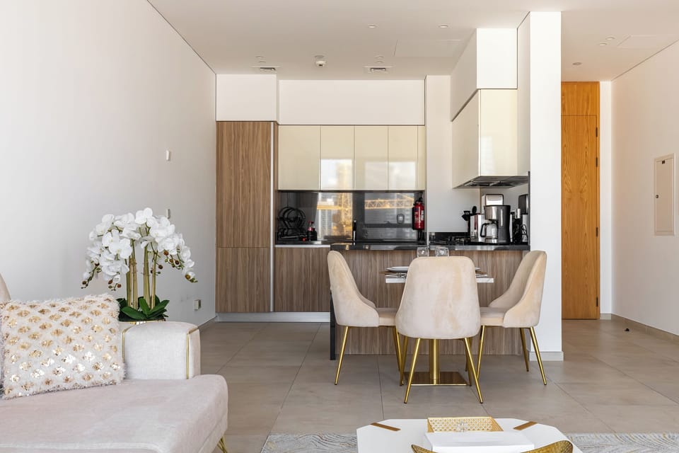 Comfort Apartment, Non Smoking, City View | In-room dining