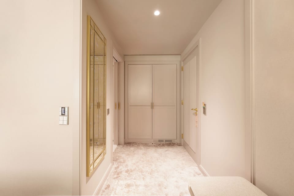 Classic Double Room | Minibar, in-room safe, desk, blackout drapes