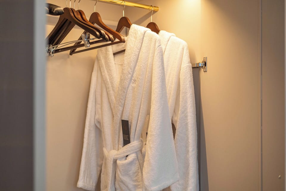 Panoramic Suite | Minibar, in-room safe, desk, blackout drapes
