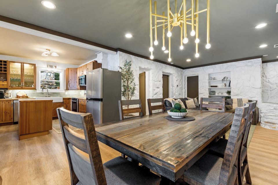 Modern Kitchen and Dining Combo