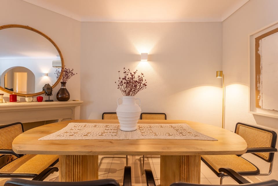 Apartment, 2 Bedrooms, Pool Access | In-room dining