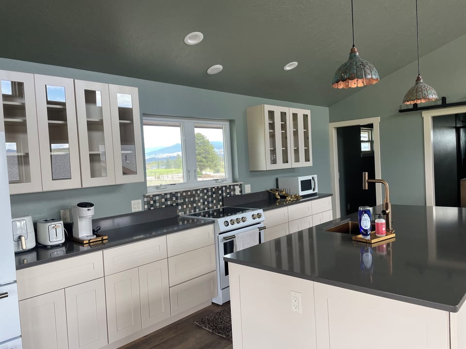 Full kitchen