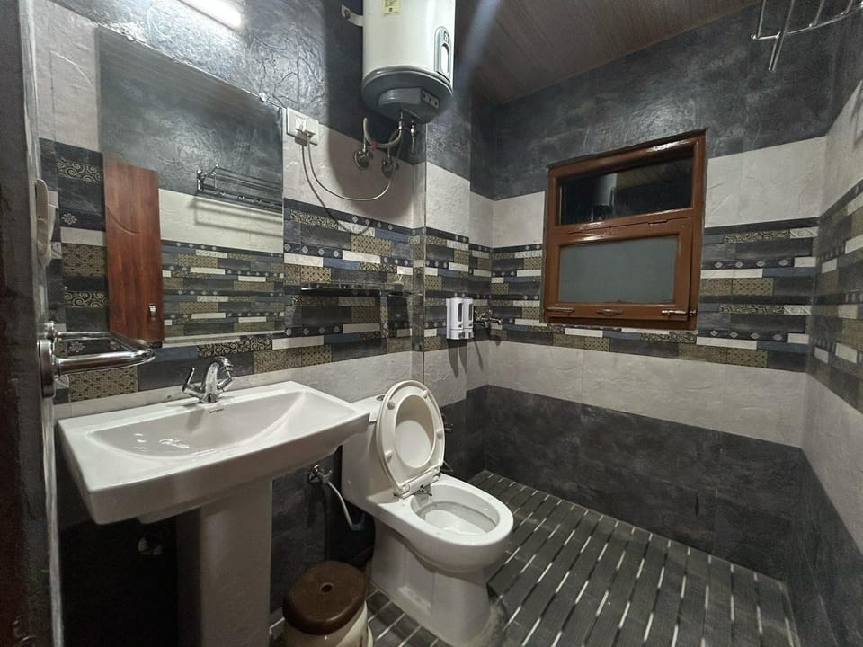 Premium Double Room, Balcony, Mountain View | Bathroom | Free toiletries, slippers, towels, soap