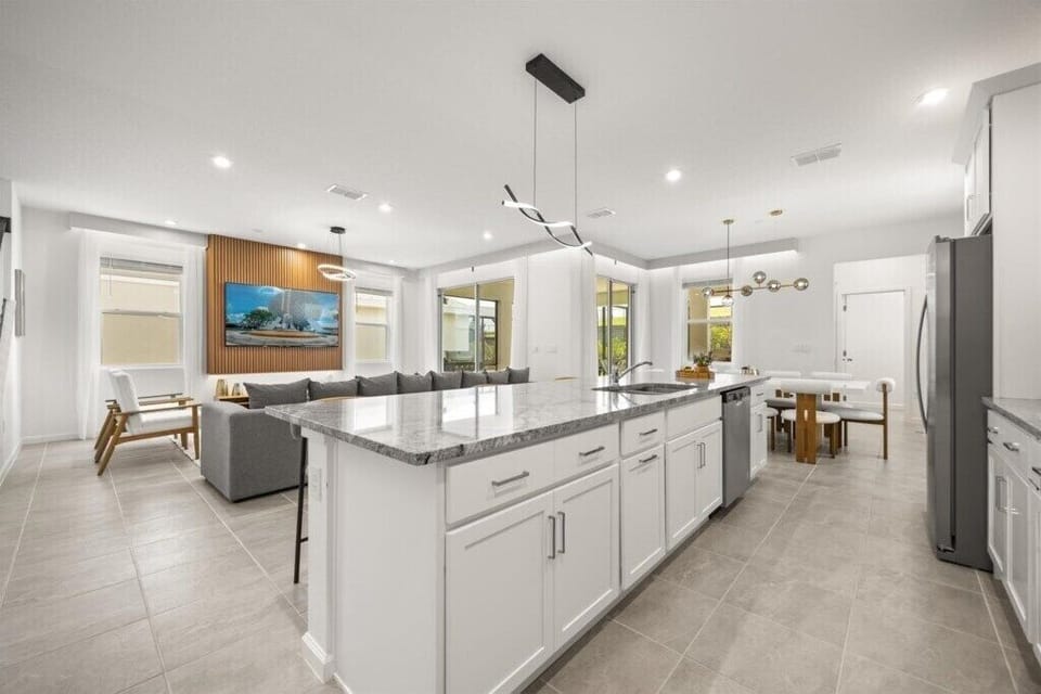 9198 Sescape Cove (9).jpg