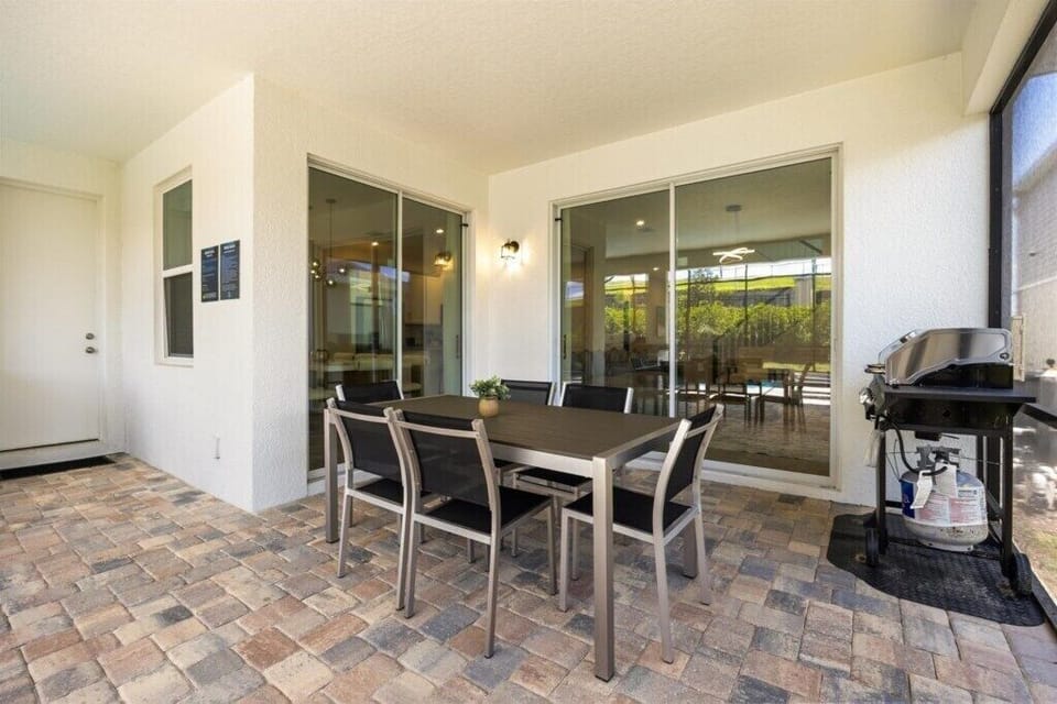 9198 Sescape Cove (35).jpg