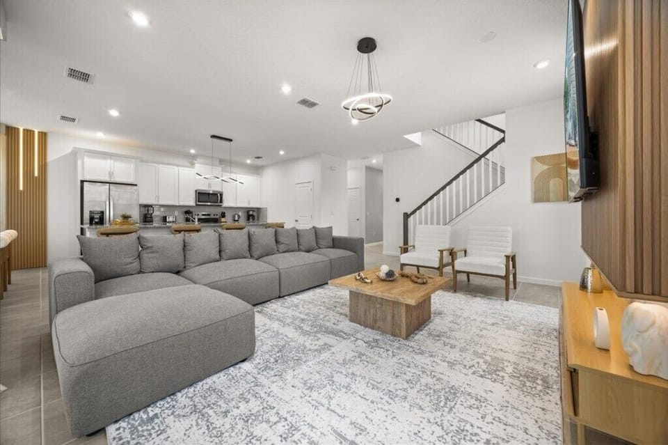 9198 Sescape Cove (2).jpg