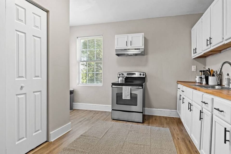 Entryway leads into a bright kitchen space w/ functional layout