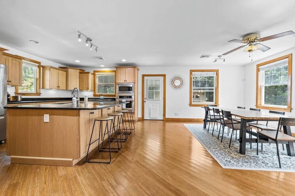 Large kitchen w/ extended counters and plenty of room to prep meals