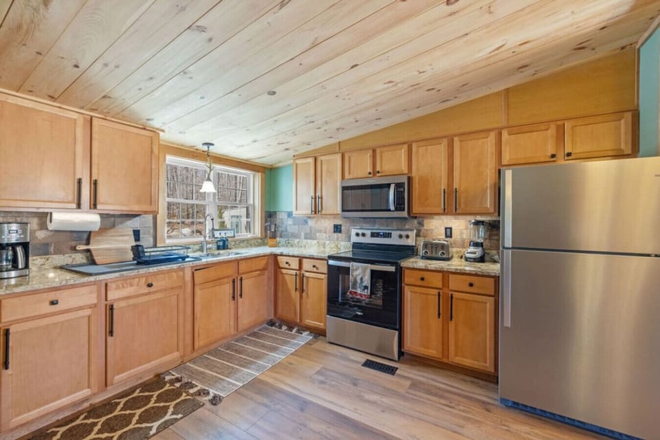 This spacious kitchen features modern appliances, plenty of counter space.