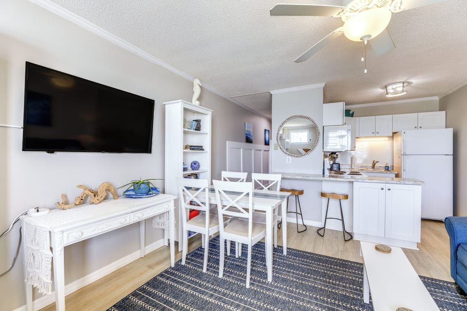 Dining Area | Dishware/Flatware