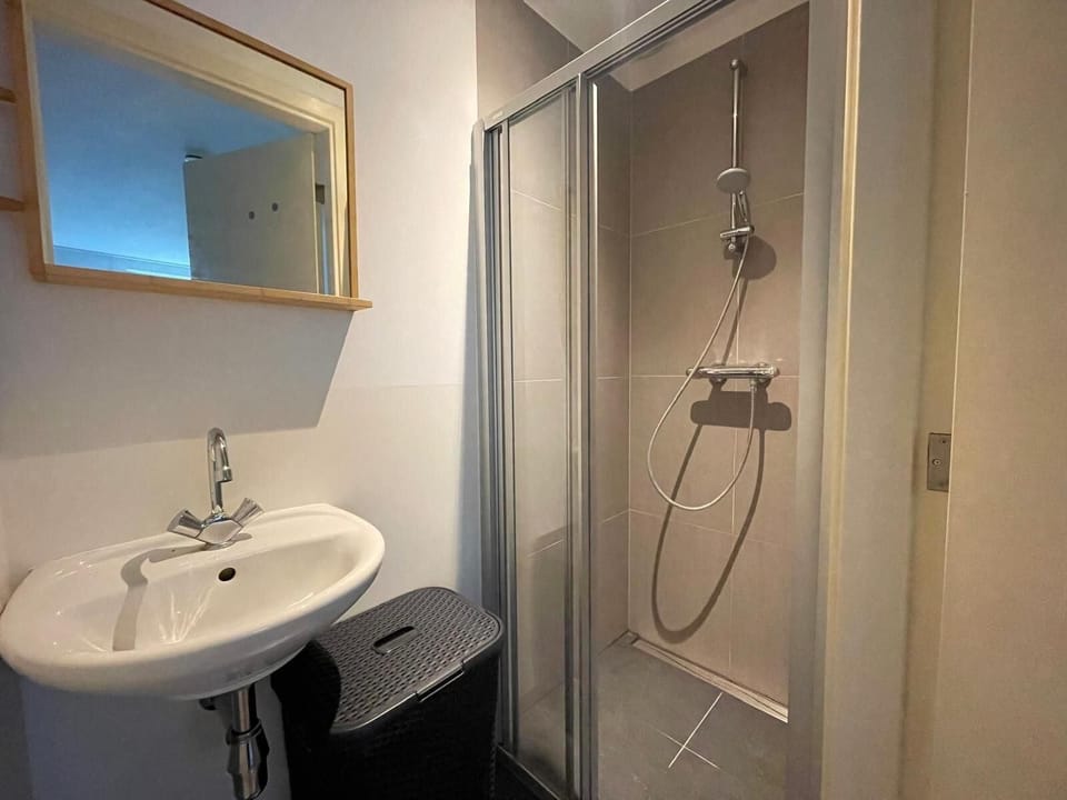 Studio | Bathroom