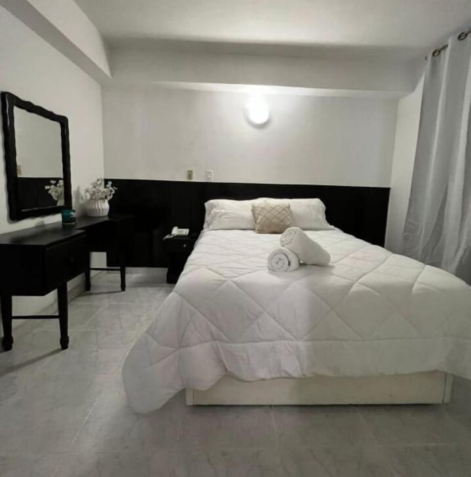 Standard Double Room | Desk, WiFi (free), bed sheets