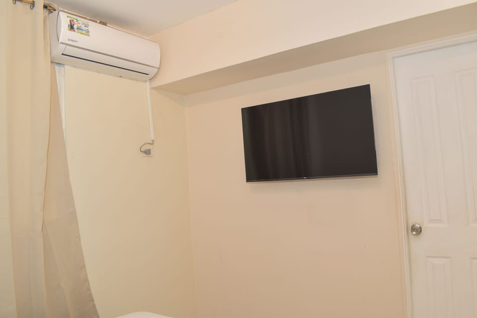 Exclusive Twin Room | Desk, WiFi (free), bed sheets