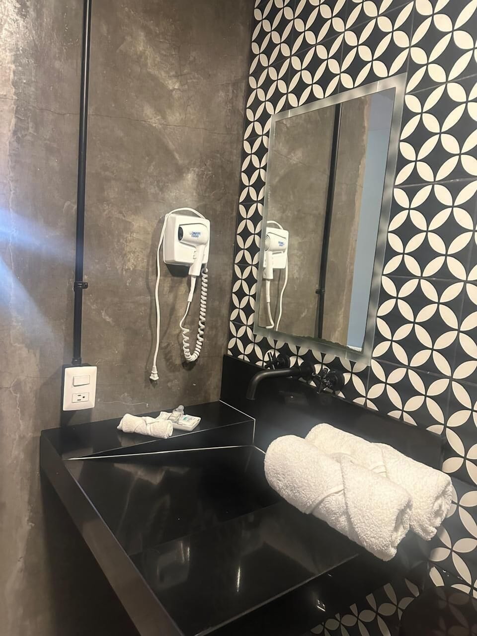 Junior Suite, Balcony, City View | Bathroom | Shower, free toiletries, hair dryer, towels