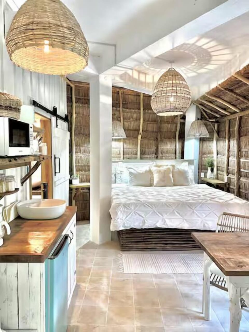 Superior Studio Suite, 1 King Bed | Free WiFi, bed sheets