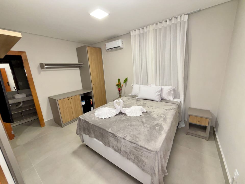 Comfort Double Room, 1 Queen Bed, Housekeeping | Individually decorated, individually furnished, desk, laptop workspace