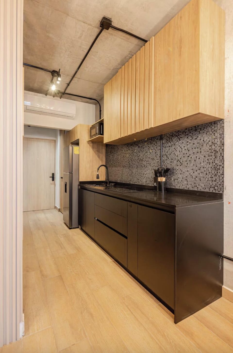 Deluxe Apartment, Balcony, City View | Private kitchen | Full-size fridge, microwave, cookware/dishes/utensils