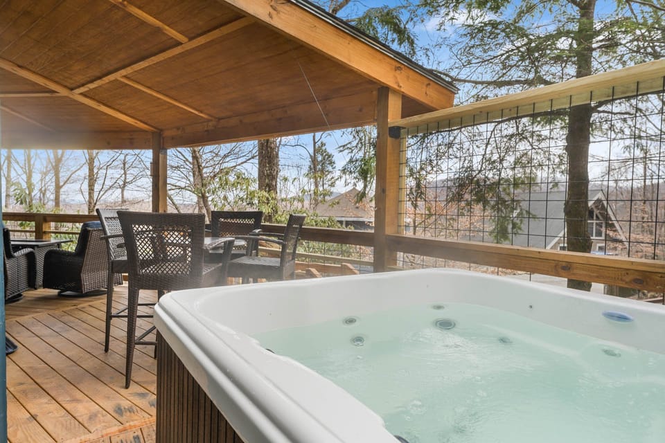 Cozy Deck with Hot Tub, Outdoor Seating, Gas Grill and Fire Table
