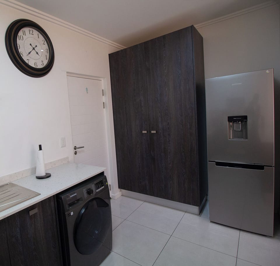 Luxury Apartment, City View | Private kitchen | Electric kettle
